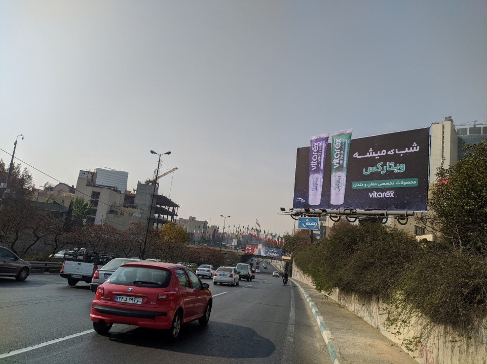 «شب که می‌شه… اِبی؟ تتلو؟ قمیشی؟» تبلیغی که بدون یک کلمه درباره محصول وایرال شد